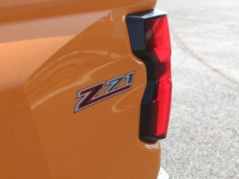 Used 2025 Chevrolet Colorado Z71 w/ Z71 Convenience Package 2 AWD/4WD image 14