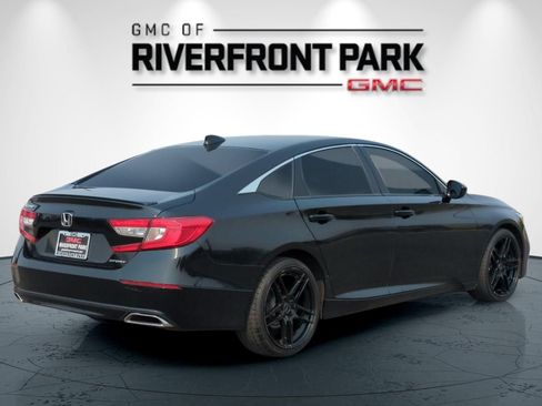 Used 2018 Honda Accord Sport image 3