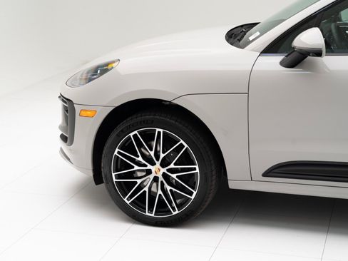 Certified 2026 Porsche Macan AWD/4WD image 11