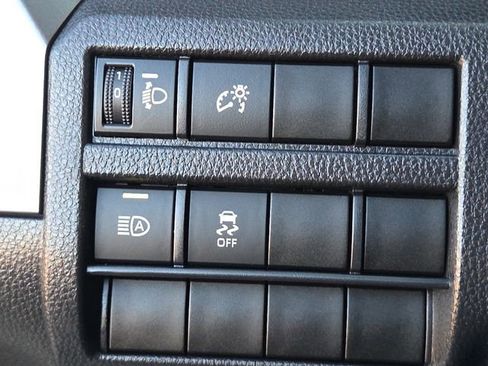 Used 2025 Toyota Tacoma SR5 AWD/4WD image 26