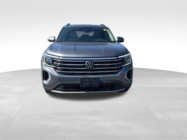 Used 2024 Volkswagen Atlas SE AWD/4WD image 2