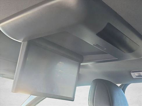 Used 2023 Toyota Sienna Platinum FWD image 26