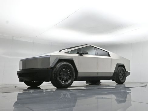 Used 2025 Tesla Cybertruck AWD Crew Cab image 42