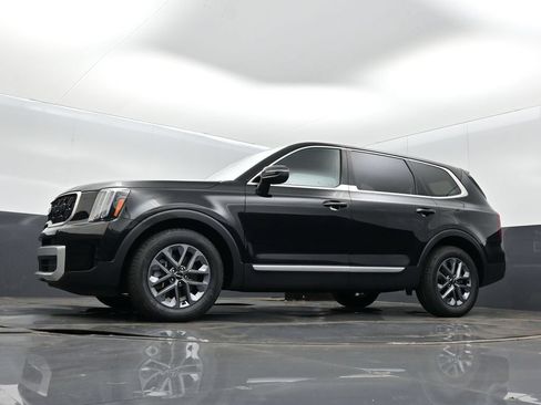 Used 2024 Kia Telluride LX FWD image 13