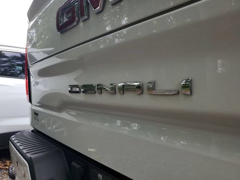 Used 2023 GMC Sierra 1500 Denali w/ Technology Package AWD/4WD image 8