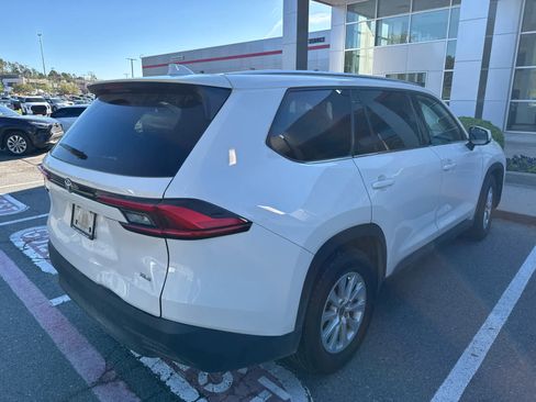 Used 2024 Toyota Grand Highlander XLE image 7