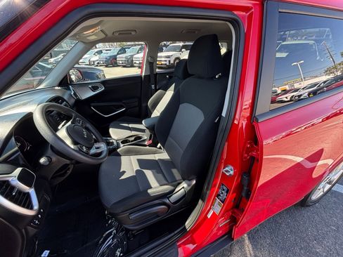 Used 2025 Kia Soul LX w/ LX Technology Package FWD image 36