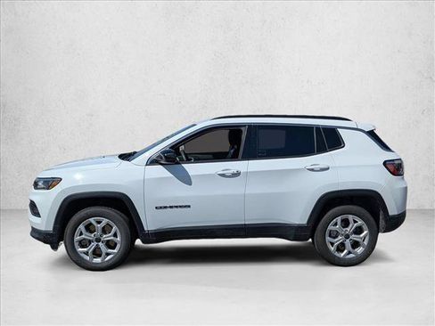 Used 2025 Jeep Compass Latitude AWD/4WD image 8