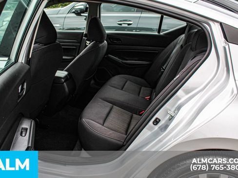 Used 2024 Nissan Altima 2.5 SV FWD image 12