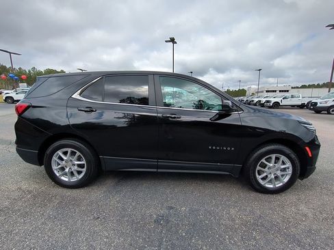 Used 2024 Chevrolet Equinox LT image 3