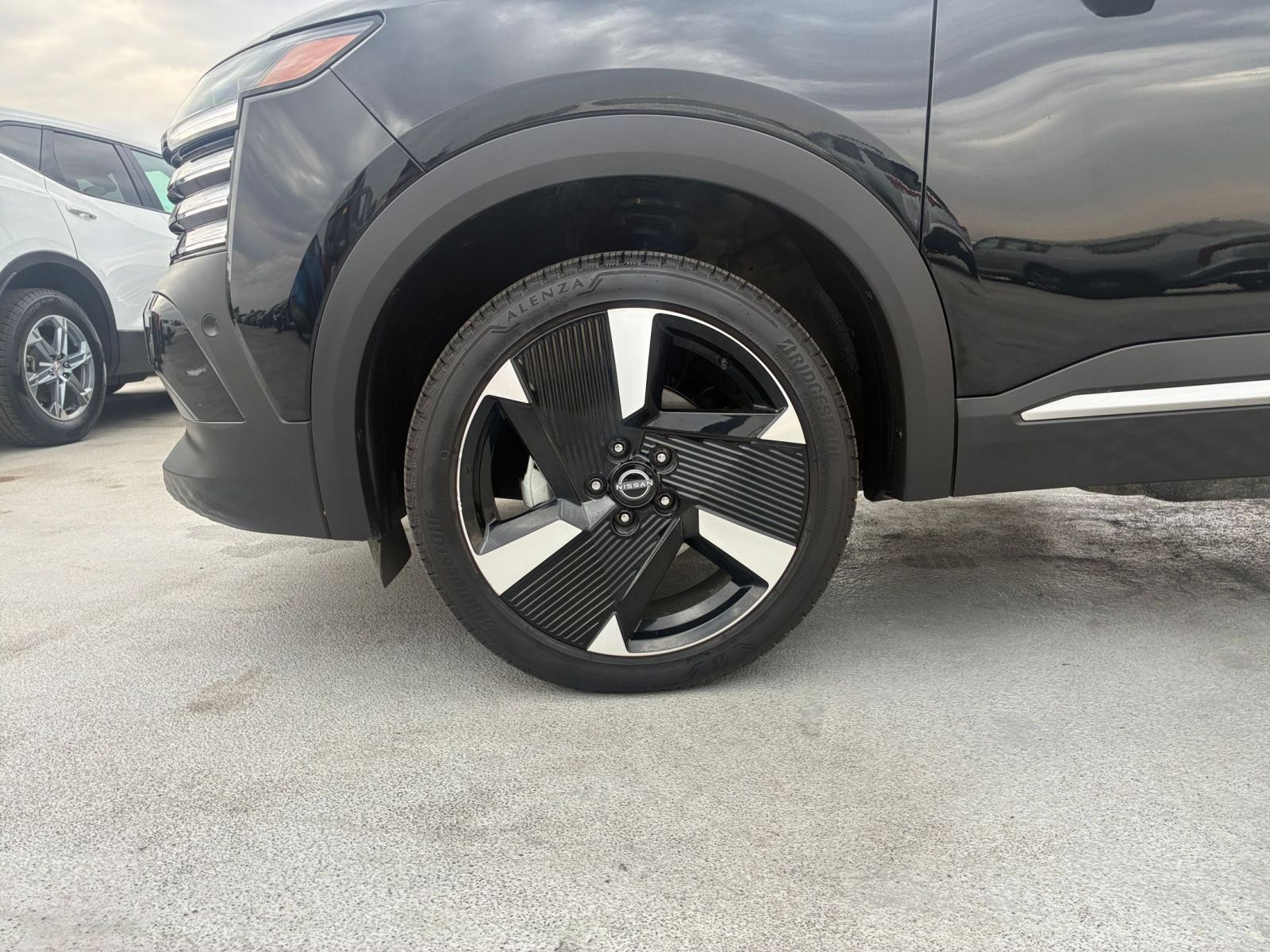 Used 2026 Nissan Kicks SR AWD/4WD image 28
