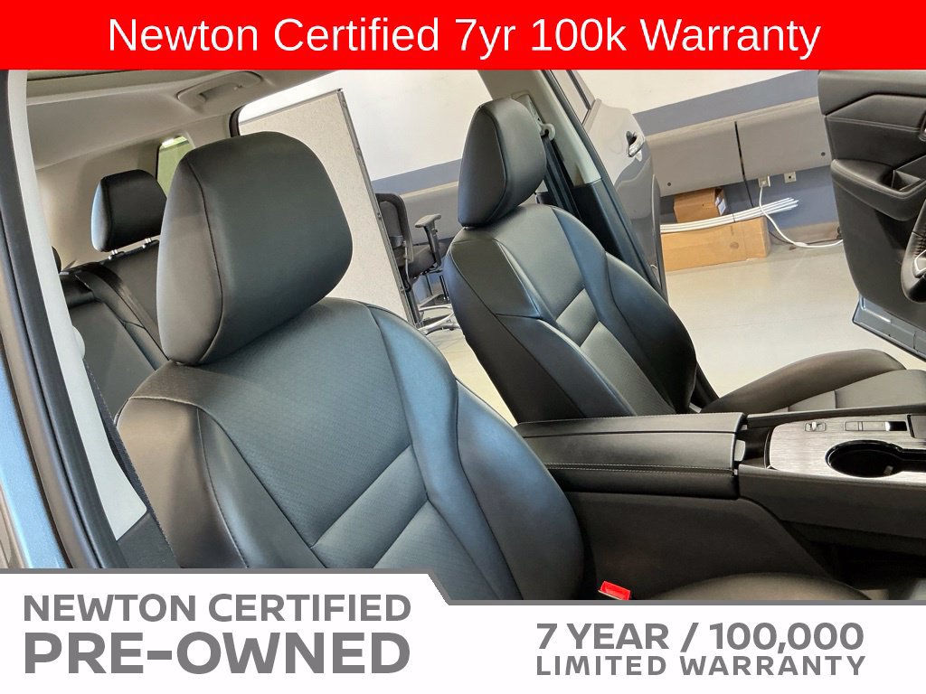 Used 2024 Nissan Rogue SV w/ SV Premium Package FWD image 16