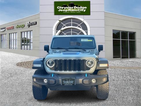 Used 2024 Jeep Wrangler Unlimited Rubicon 4xe image 4