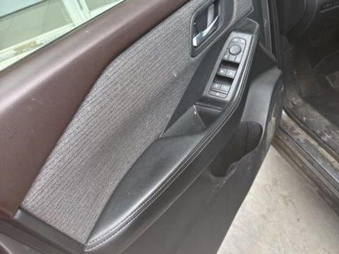 Used 2021 Nissan Rogue SV image 4