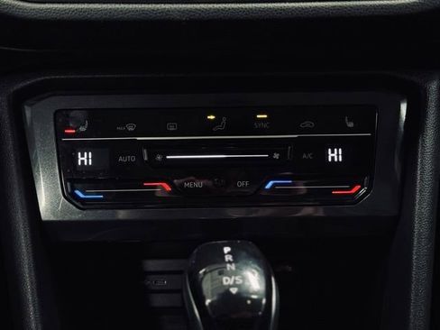 Used 2023 Volkswagen Tiguan SE w/ Panoramic Sunroof Package AWD/4WD image 32
