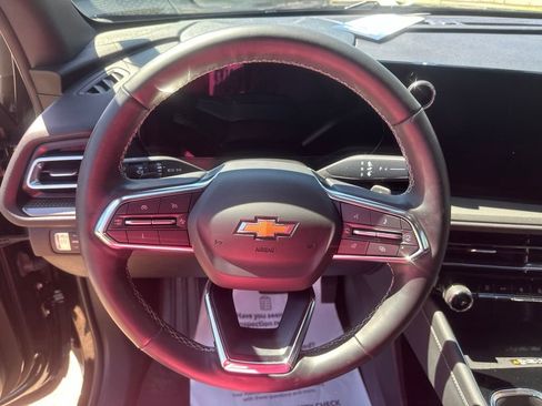 Used 2024 Chevrolet Traverse LT FWD image 16
