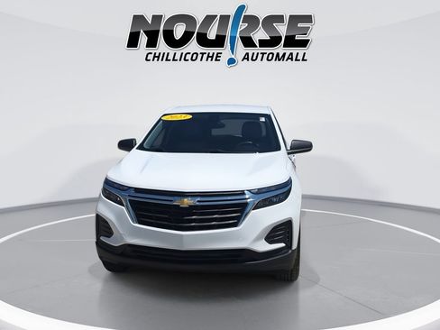 Used 2023 Chevrolet Equinox LS w/ LS Convenience Package AWD/4WD image 3