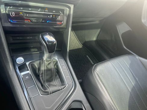 Used 2022 Volkswagen Tiguan SE image 49