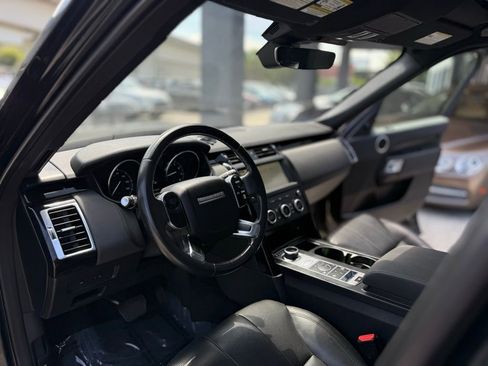 Used 2019 Land Rover Discovery SE image 27