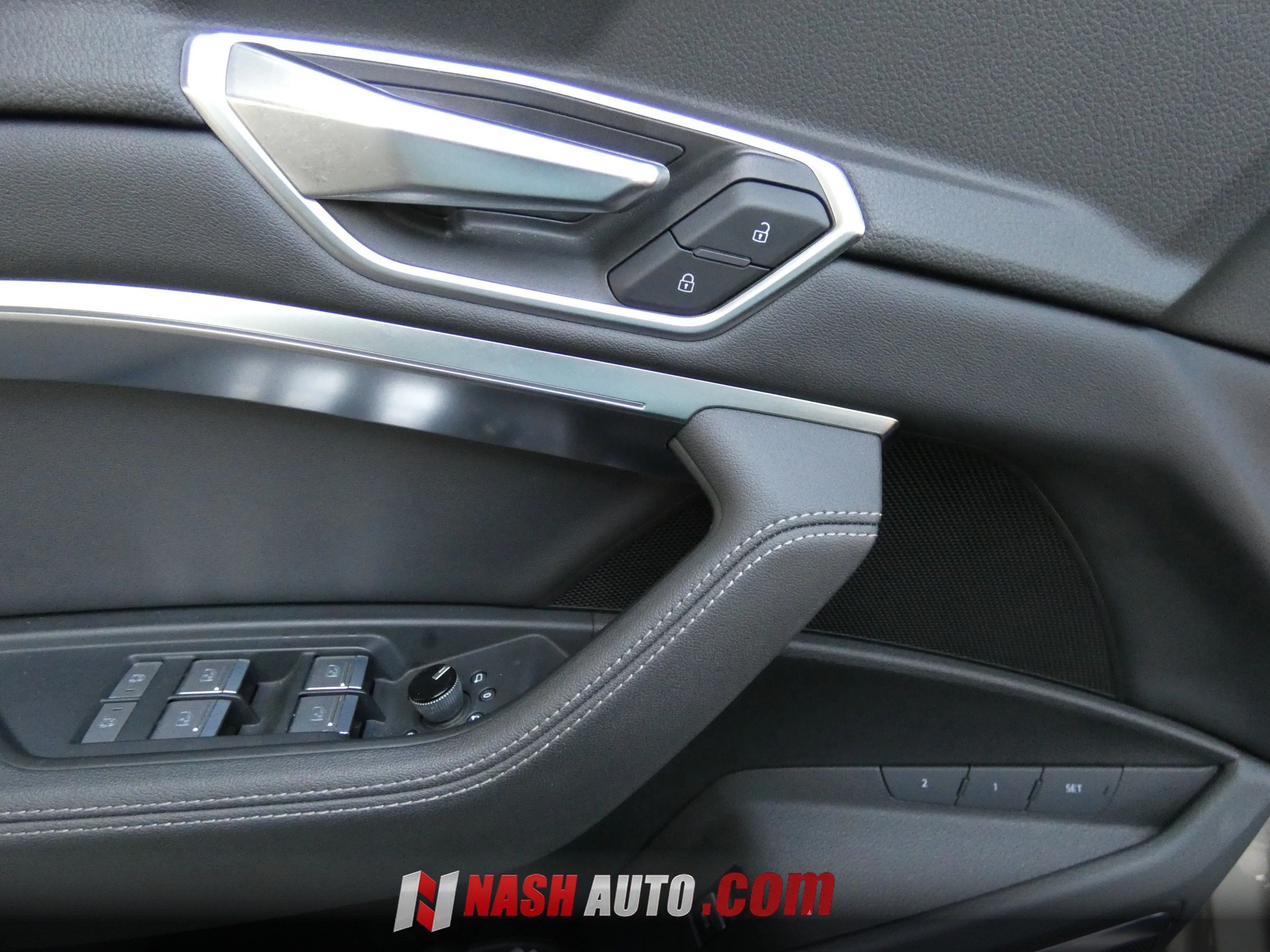 Used 2022 Audi e-tron Premium Plus w/ Premium Plus Package AWD/4WD image 56