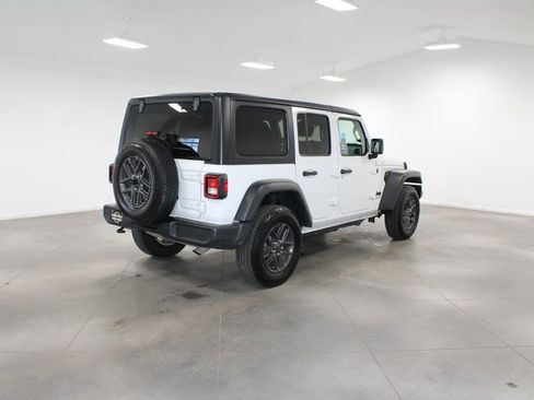 Used 2024 Jeep Wrangler Sport S image 9