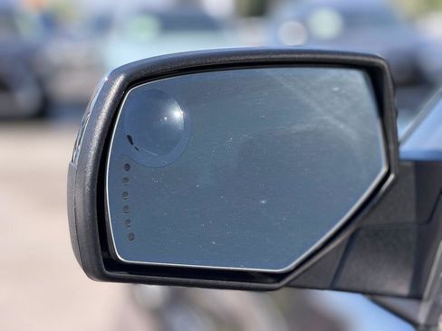 Used 2017 Chevrolet Silverado 1500 High Country image 31