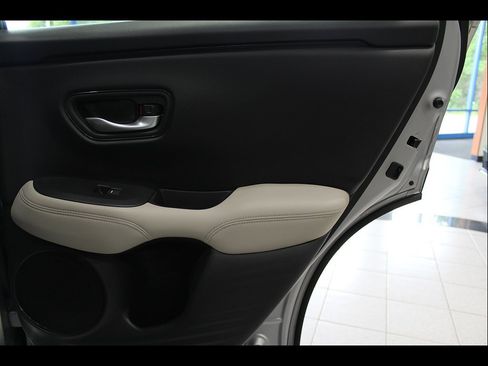 Certified 2023 Honda HR-V LX image 22