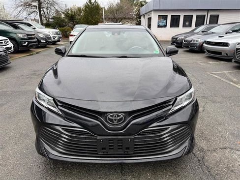 Used 2018 Toyota Camry LE image 2