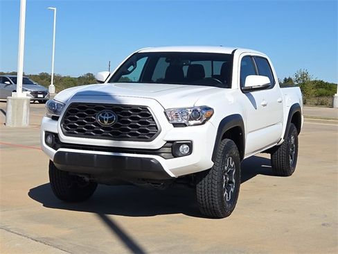 Used 2023 Toyota Tacoma TRD Off-Road image 3