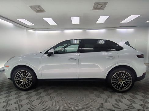 Certified 2022 Porsche Cayenne Platinum Edition AWD/4WD image 2