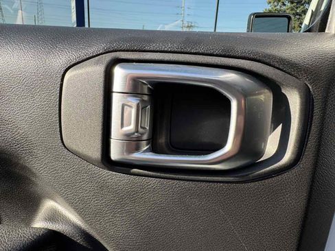 Used 2023 Jeep Wrangler Unlimited AWD/4WD image 36