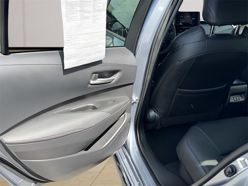Used 2025 Toyota Corolla SE image 31