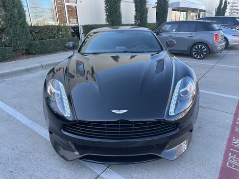 Used 2016 Aston Martin Vanquish Coupe image 2