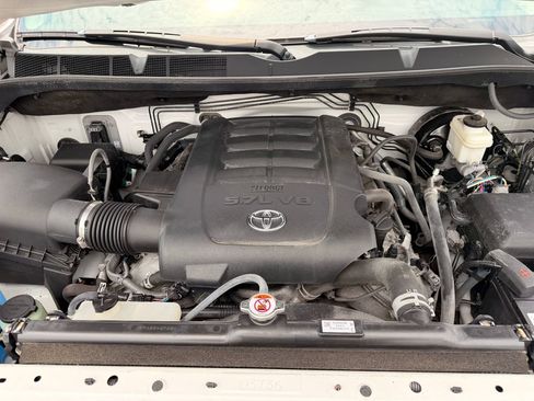 Used 2018 Toyota Tundra Limited w/ Limited Premium Package AWD/4WD image 12