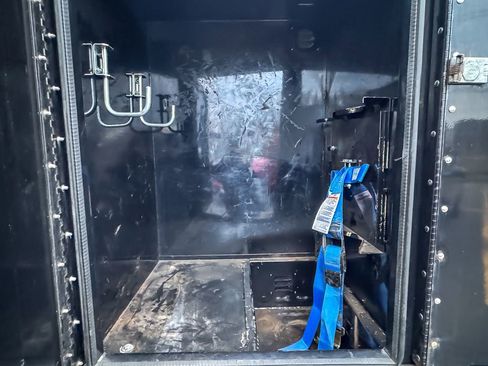 Used 2022 Ford F550 2WD Regular Cab Super Duty image 16