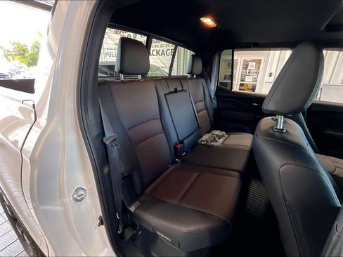 Used 2025 Honda Ridgeline Black Edition image 16
