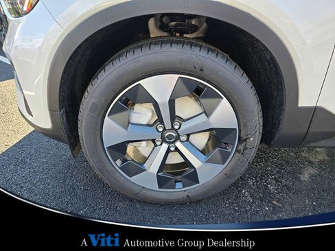 Used 2025 Volvo XC40 B5 Core w/ Protection Package Premier image 11