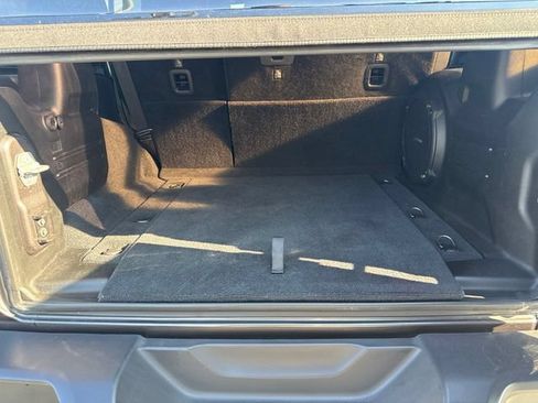 Used 2019 Jeep Wrangler Unlimited Sahara AWD/4WD image 16