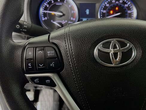 Used 2015 Toyota Highlander LE FWD image 18