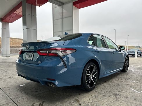 Used 2024 Toyota Camry SE image 9