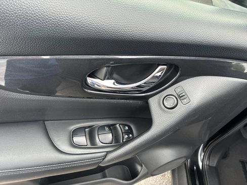 Used 2020 Nissan Rogue SV AWD/4WD image 15
