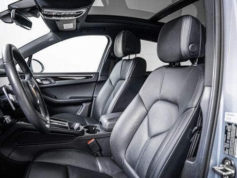 Certified 2023 Porsche Macan AWD/4WD image 5