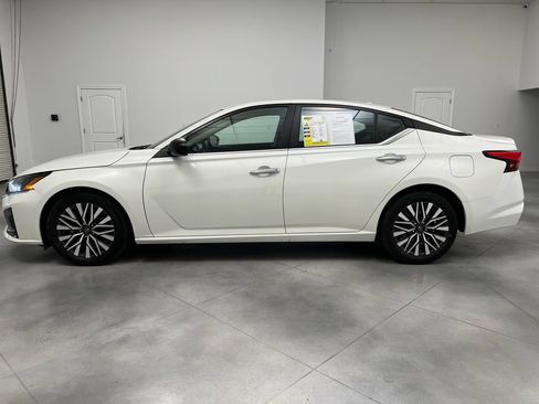 Used 2025 Nissan Altima 2.5 SV FWD image 5