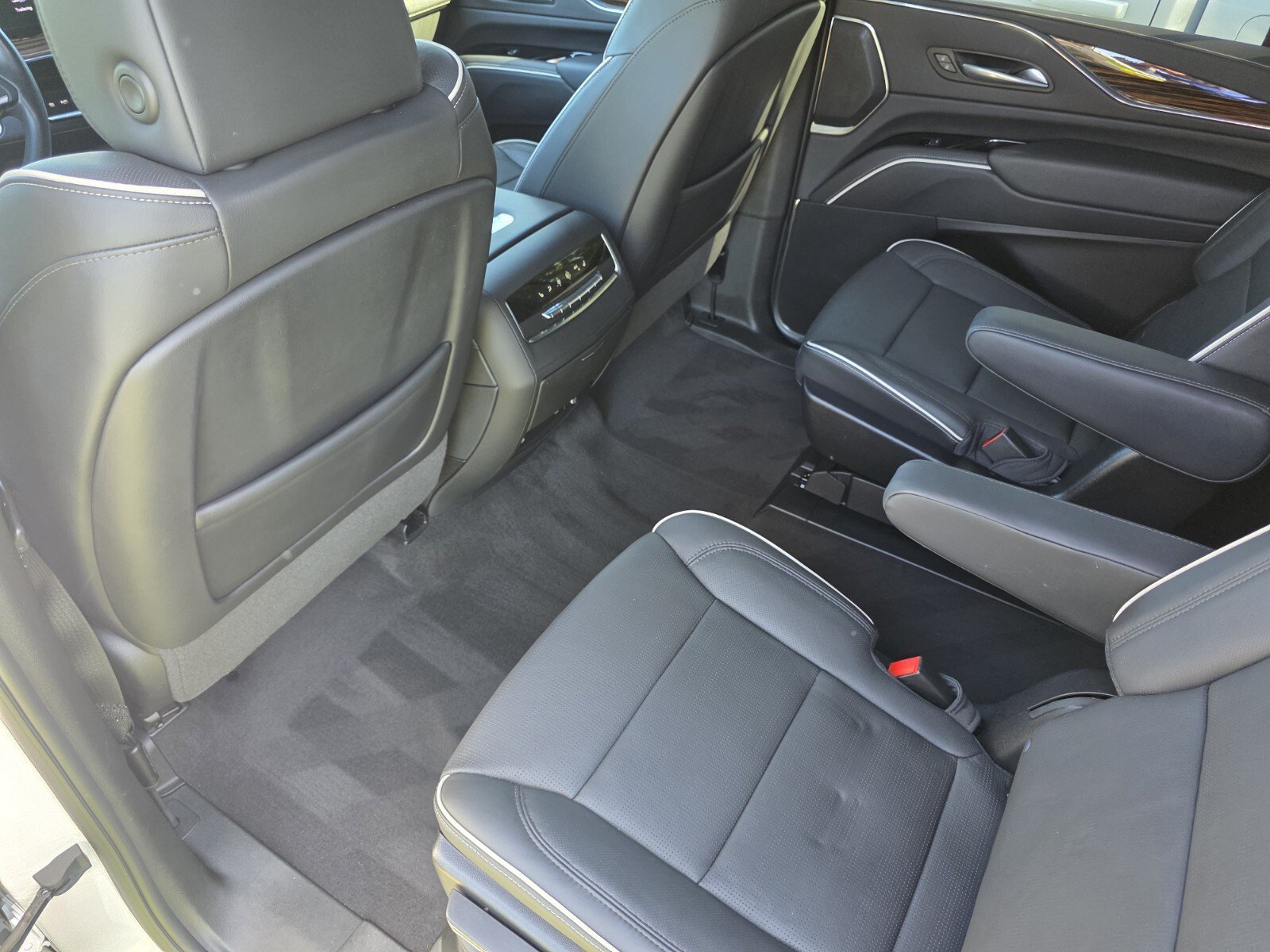 Used 2024 Cadillac Escalade ESV Premium Luxury w/ Performance Package AWD/4WD image 15