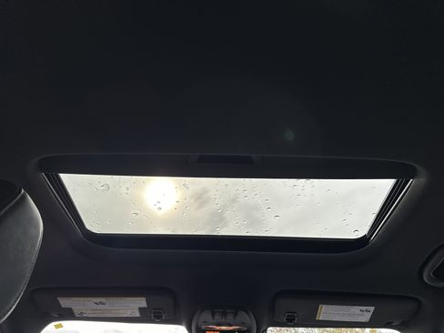 Used 2024 Chevrolet Trax RS w/ Sunroof Package image 21