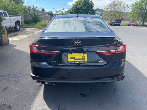 Used 2025 Toyota Camry SE image 5