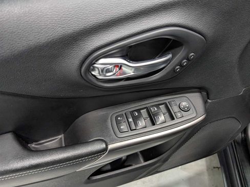 Used 2020 Jeep Cherokee Limited image 42