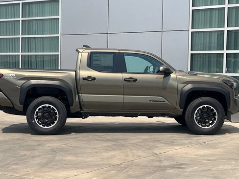 New 2026 Toyota Tacoma TRD Off-Road w/ TRD Off Road Upgrade Package AWD/4WD image 3
