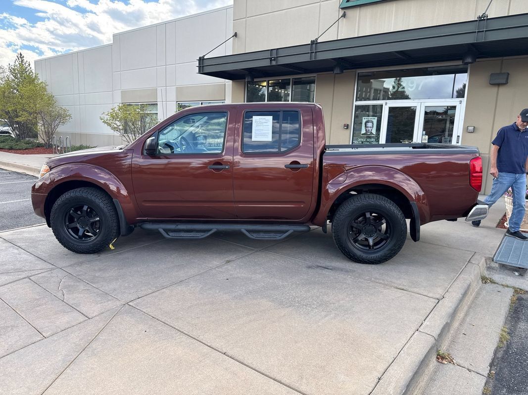 Used 2017 Nissan Frontier SV w/ SV Value Truck Package AWD/4WD image 9