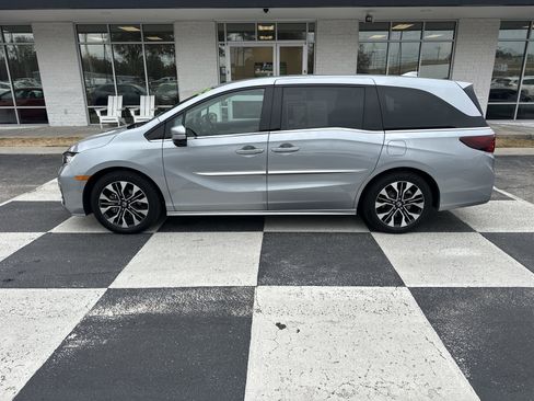 Used 2025 Honda Odyssey Elite image 1